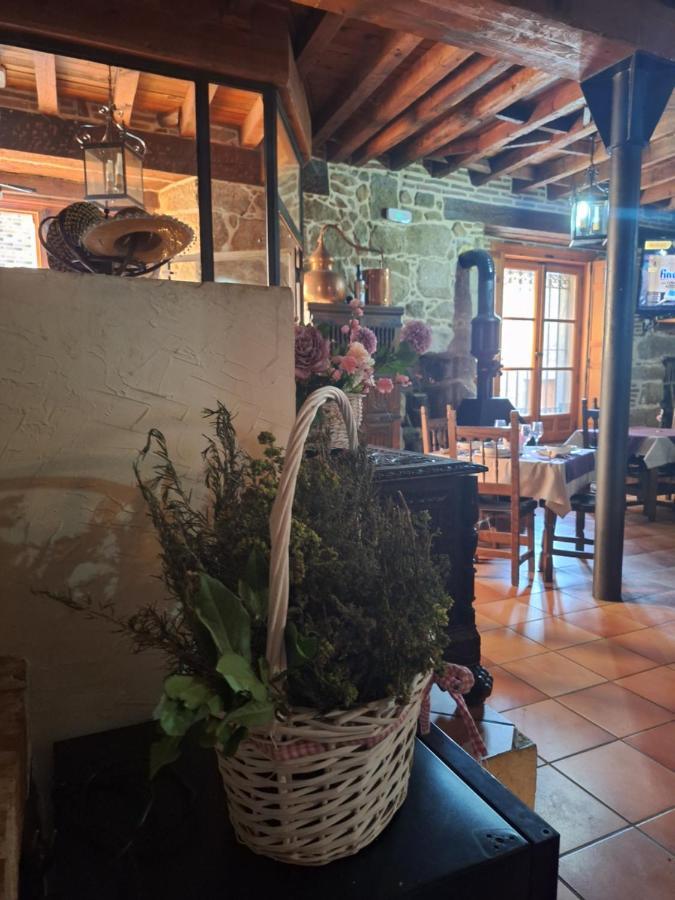 Hostal El Patio Restaurante San Bartolomé de Pinares Dış mekan fotoğraf
